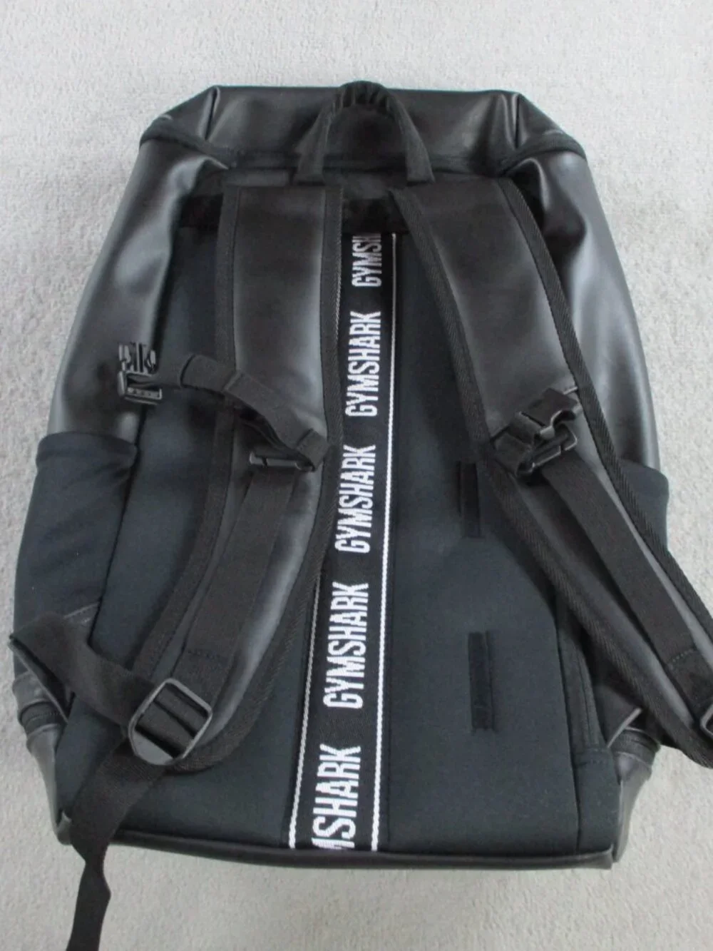 Gymshark Sleek Backpack Black Laptop Travel Bag Meal Prep Padded Logo Gym - Picture 4 of 6